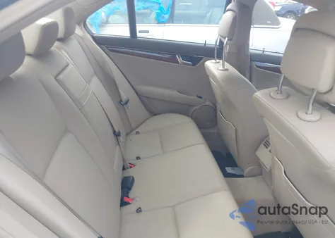 2010 Mercedes-Benz C 300 Luxury/Sport из США, поврежденный, VIN WDDGF5EB8AR095480